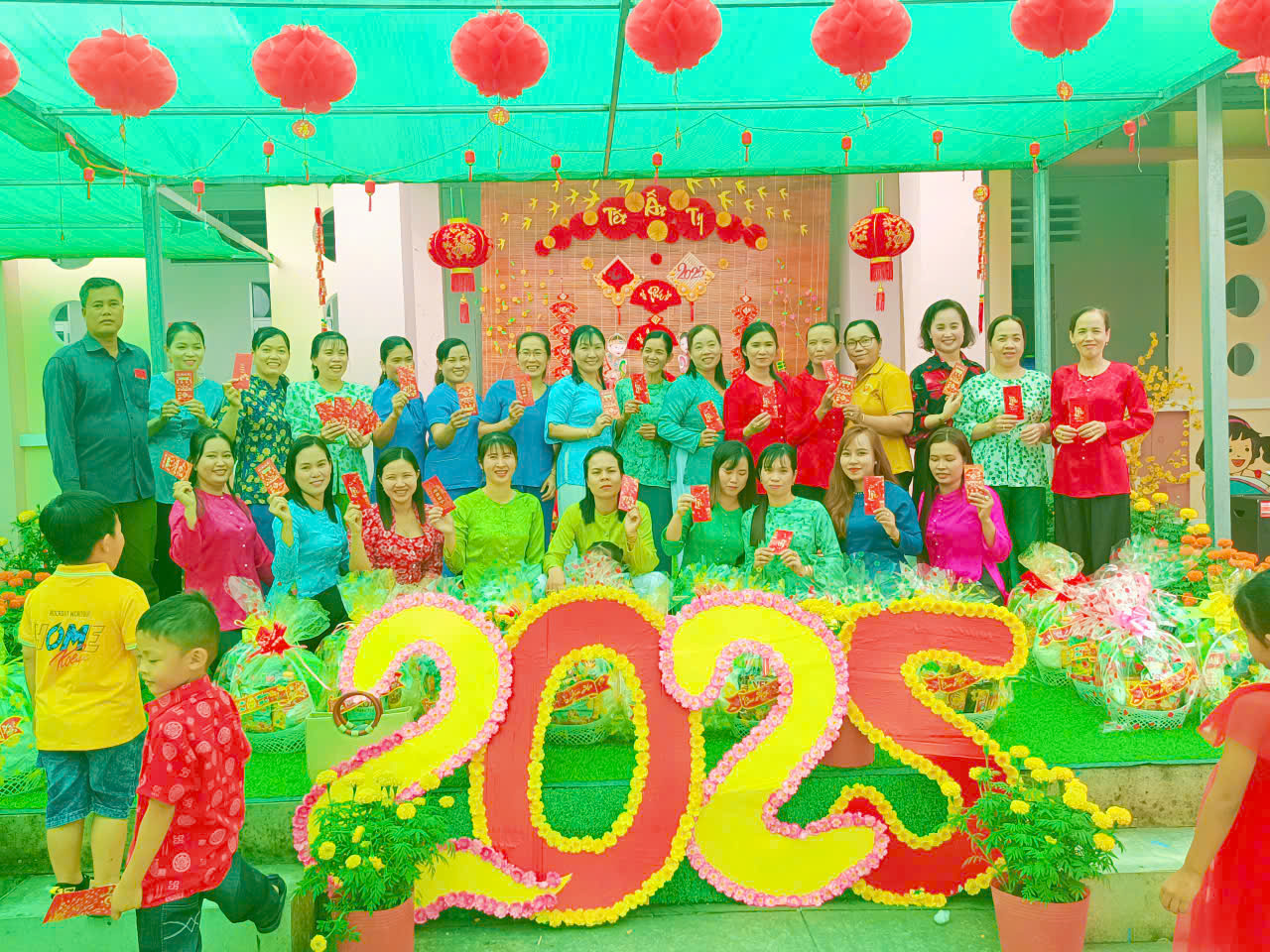 Trường Mầm non Mỹ Thuận tổ chức Văn nghệ mừng xuân Ất Tỵ năm 2025