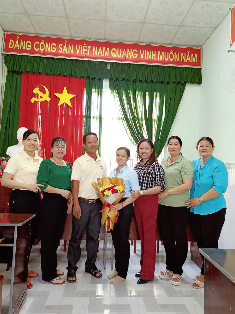 Trường Mầm non Mỹ Thuận tổ chức họp mặt chia tay luân chuyển kế toán trường