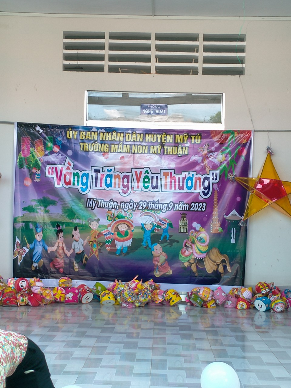 Trường Mầm non Mỹ Thuận tổ chức trung thu với chủ đề " Vầng trăng yêu thương"